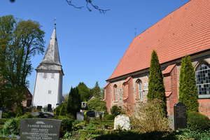 Neuengamme-Kirche2.JPG